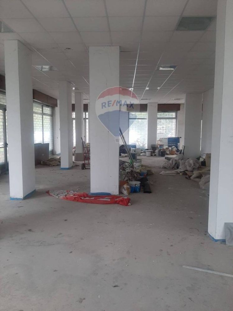 1 room Commercial property in Pero, Italy No. 58105