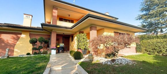 Вилла с 5 комнатами в Бедиццоле, Италия № 119291 2