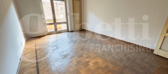3 rooms Apartment in Turin, Italy No. 271683 9