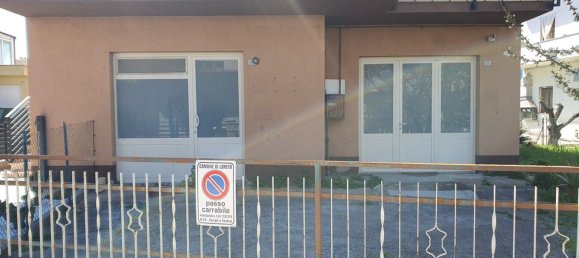 130m² Commercial property in Loreto, Italy No. 255024 2