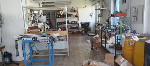 130m² Commercial property in Loreto, Italy No. 255024 12