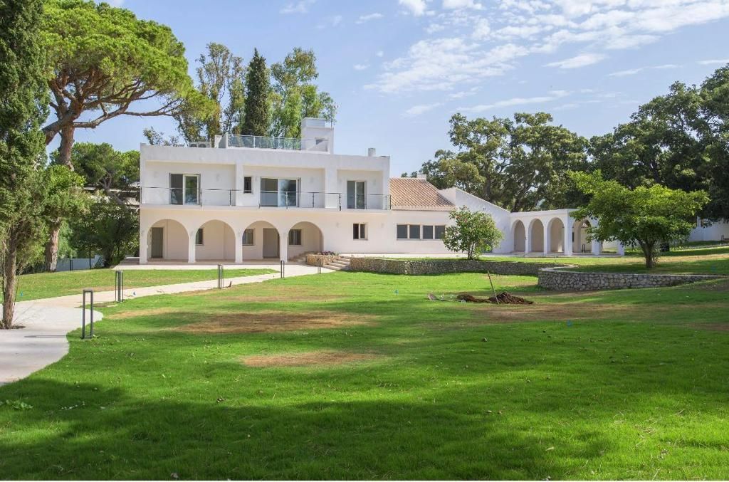 6 bedrooms Villa in Marbella, Spain No. 74737