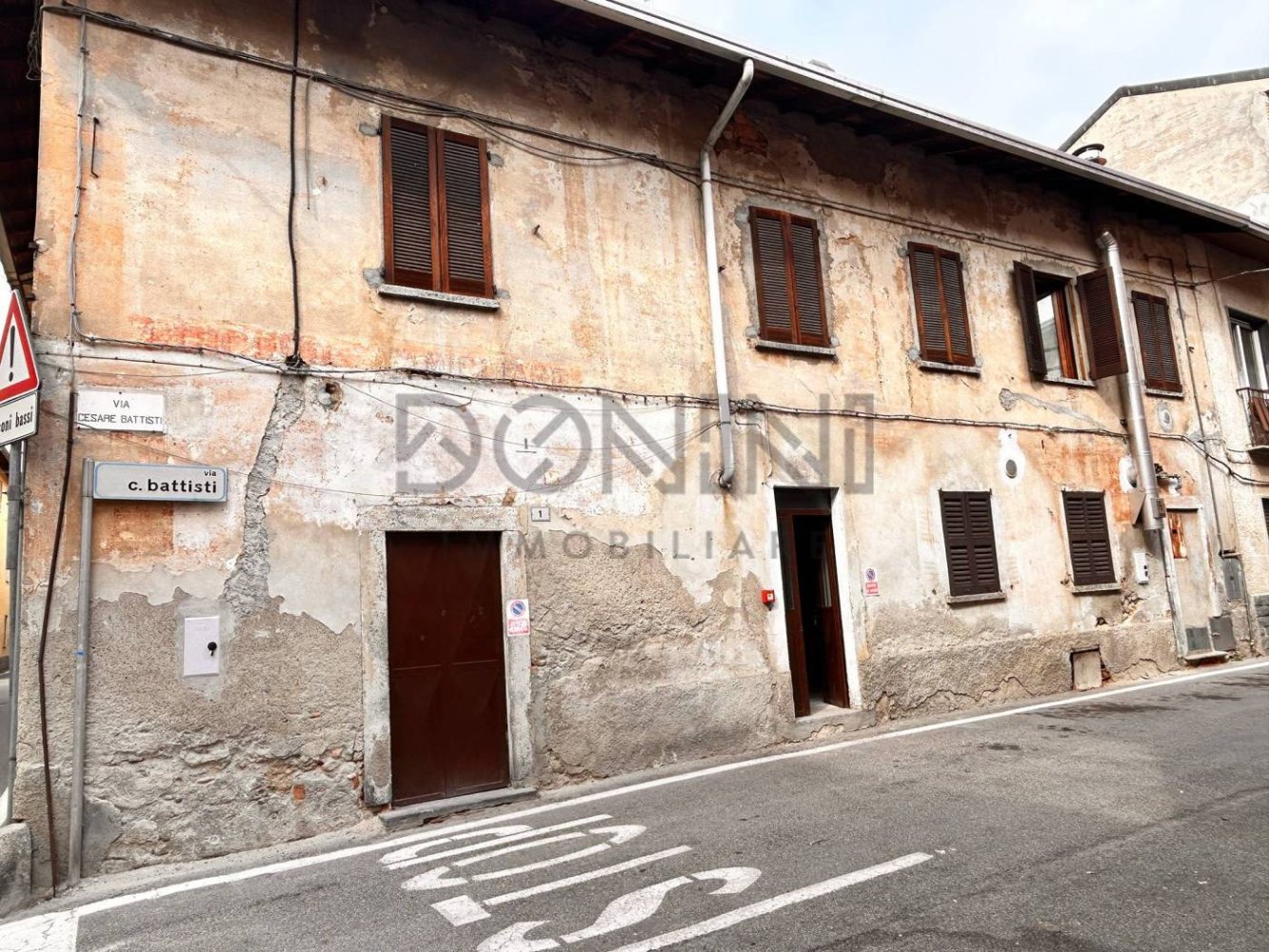 4غرفة عقار تجاري في Lonate Ceppino, Italy رقم 210855