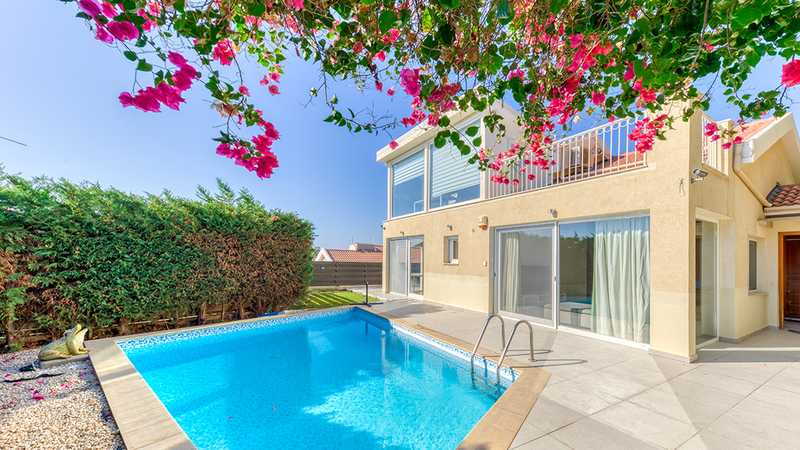 Propiedad comercial de 3 dormitorios en Agios Tychonas, Cyprus No. 18838