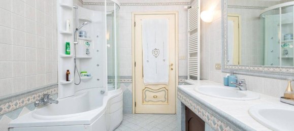 6غرفة شقة في Turin, Italy رقم 37753 25