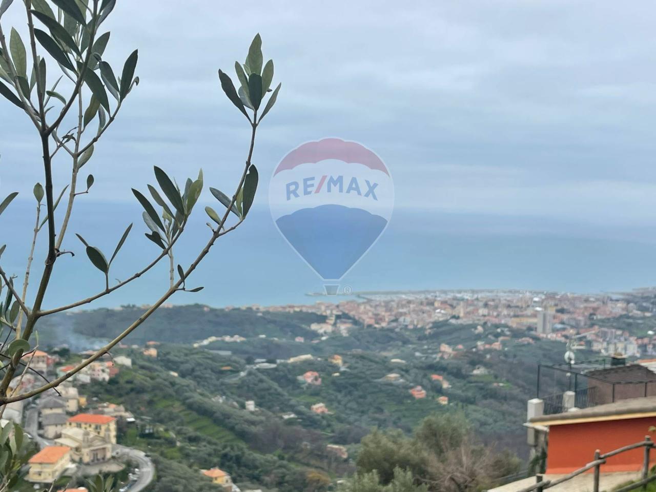 5 rooms House in Cogorno, Italy No. 30972