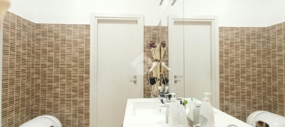 4 bedrooms Apartment in Moncalieri, Italy No. 338007 3