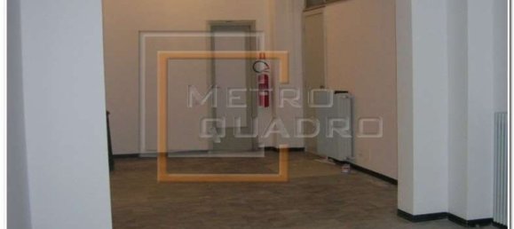 4 rooms Commercial property in Bergamo, Italy No. 178456 3