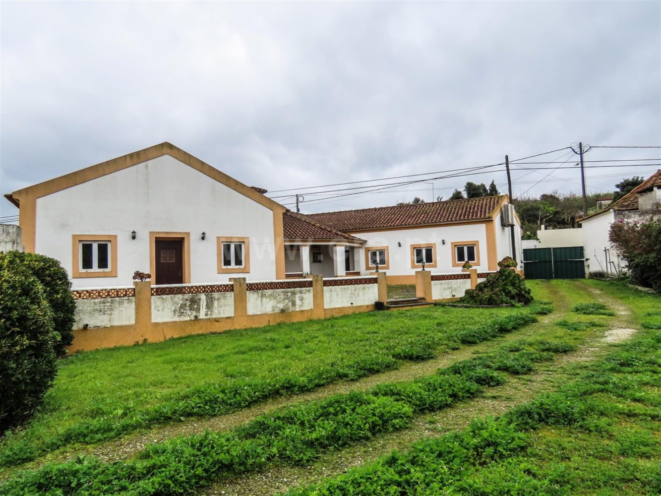 327m² Commercial property in Santarem, Portugal No. 258695