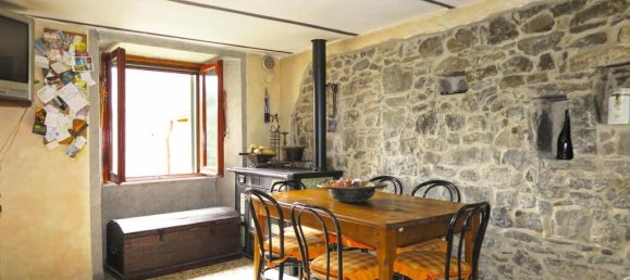 2 bedrooms Castles in Bagnone, Italy No. 77630 5