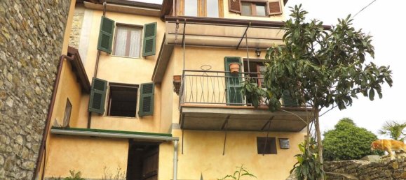 2 bedrooms Castles in Bagnone, Italy No. 77630 3