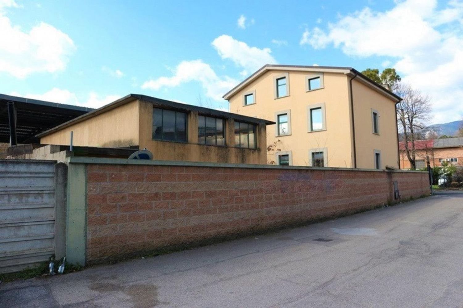 666m² Office in Terni, Italy No. 372995