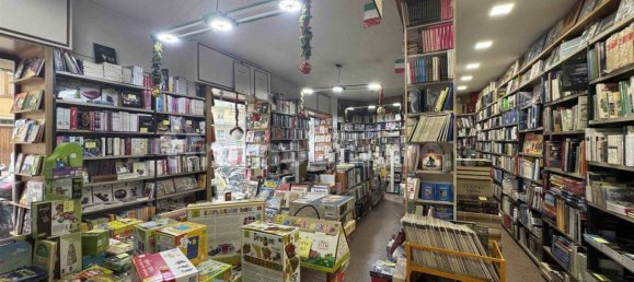 1-salle Propriété commerciale à Florence, Italy No. 44462 8