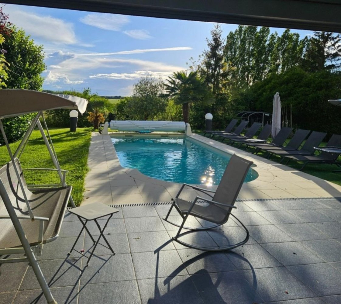 4 bedrooms House in Mettray, France No. 214465