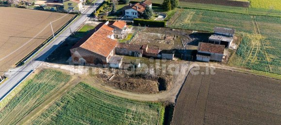 5 bedrooms House in Sanguinetto, Italy No. 107623 4