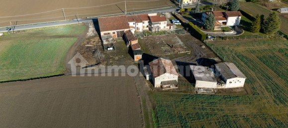 5 bedrooms House in Sanguinetto, Italy No. 107623 3