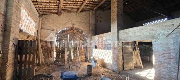 5 bedrooms House in Sanguinetto, Italy No. 107623 20