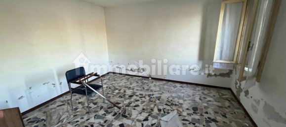 5 bedrooms House in Sanguinetto, Italy No. 107623 14