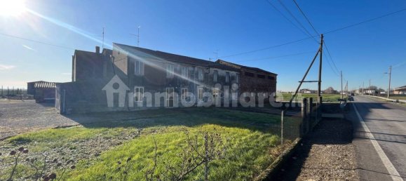 5 bedrooms House in Sanguinetto, Italy No. 107623 6