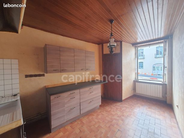 Casa de 3 dormitorios en Jura, France No. 353311