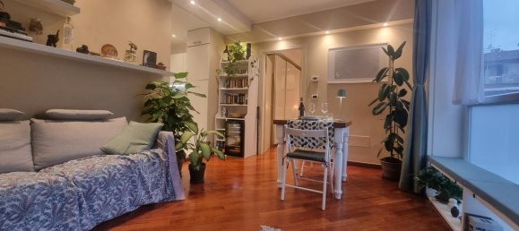 2 rooms Apartment in Florence, Italy No. 32996 2