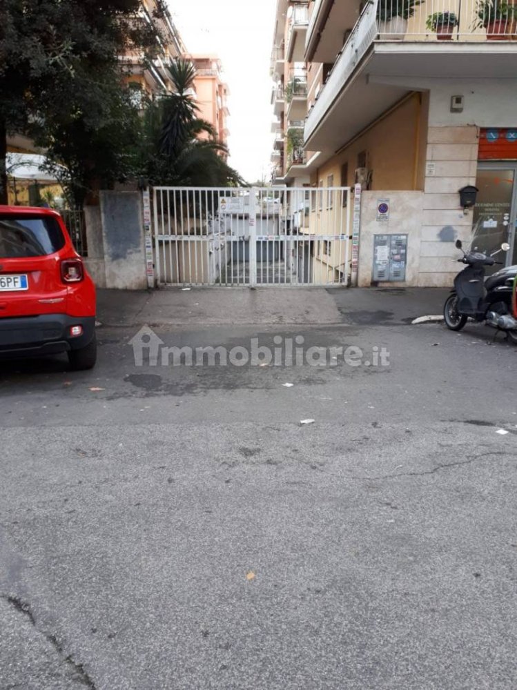 28m² Garage in Rome, Italy No. 311787