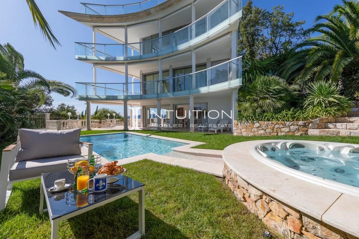 Villa de 5 dormitorios en Cannes, France No. 346916