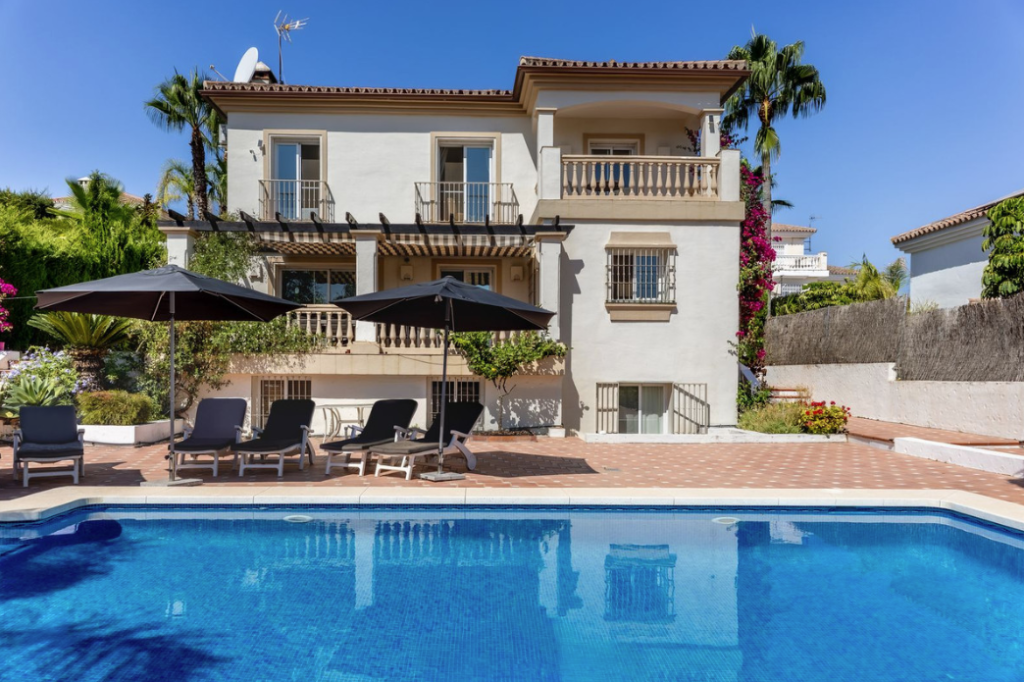 4 bedrooms Villa in Coin, Spain No. 276667
