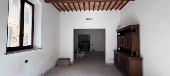 106m² Commercial property in Calcinaia, Italy No. 212436 2