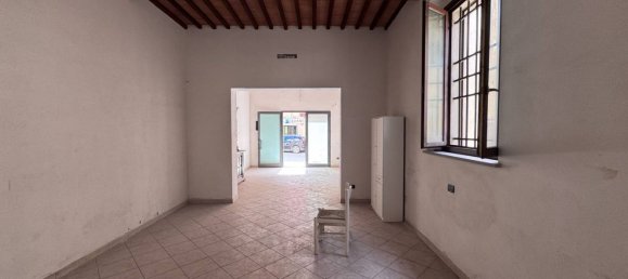 106m² Commercial property in Calcinaia, Italy No. 212436 5