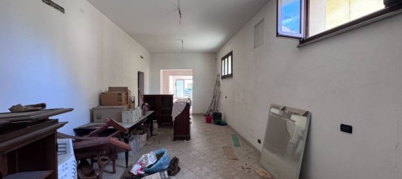 106m² Commercial property in Calcinaia, Italy No. 212436 8