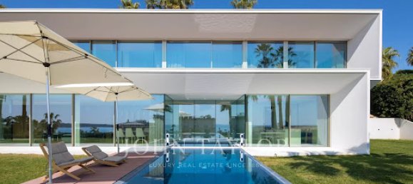 6 bedrooms Villa in Cannes, France No. 246435 4