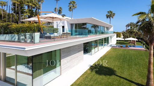 6 bedrooms Villa in Cannes, France No. 246435
