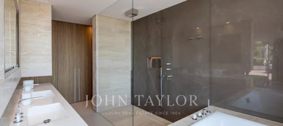 6 bedrooms Villa in Cannes, France No. 246435 18