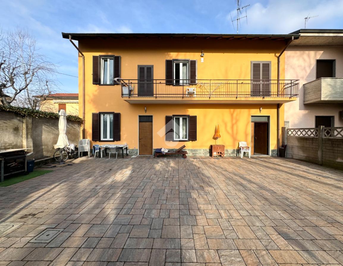 3غرفة منزل في Rescaldina, Italy رقم 2495