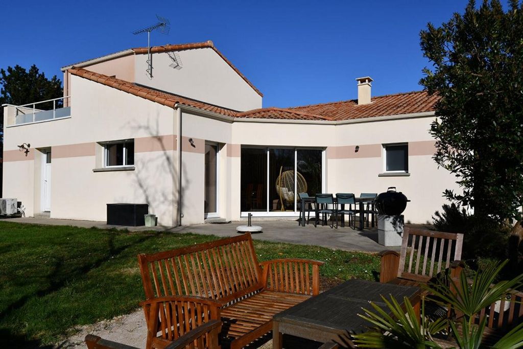 4 bedrooms House in Gorges, France No. 104840
