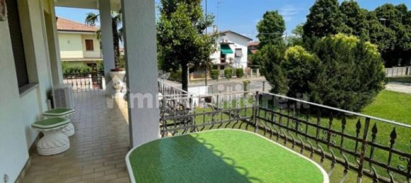 Villa de 3 dormitorios en Treviso, Italy No. 229055 17