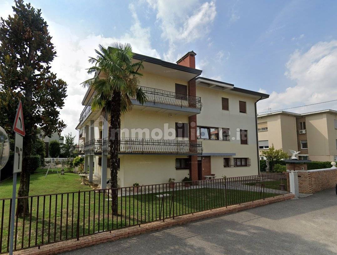 Villa de 3 dormitorios en Treviso, Italy No. 229055