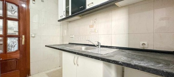 3 bedrooms Apartment in Parla, Spain No. 160906 2