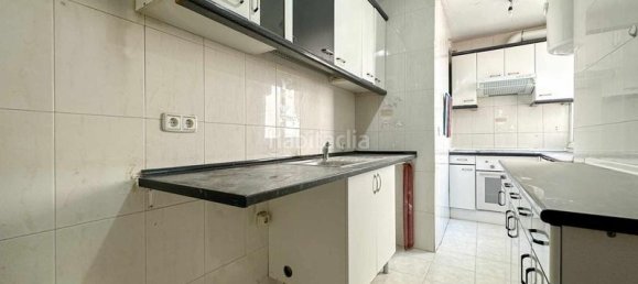 3 bedrooms Apartment in Parla, Spain No. 160906 4