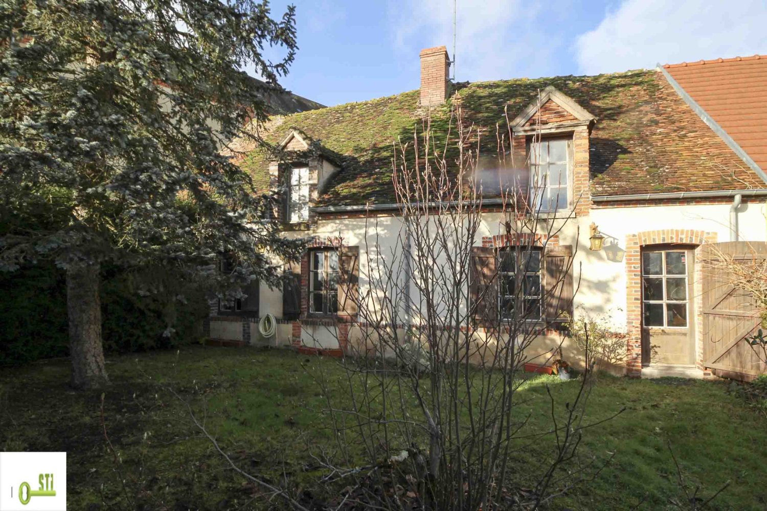 2 bedrooms House in Les Choux, France No. 79294