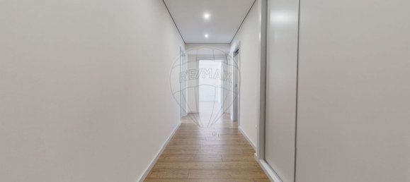 3 bedrooms Apartment in Porto, Portugal No. 105710 105