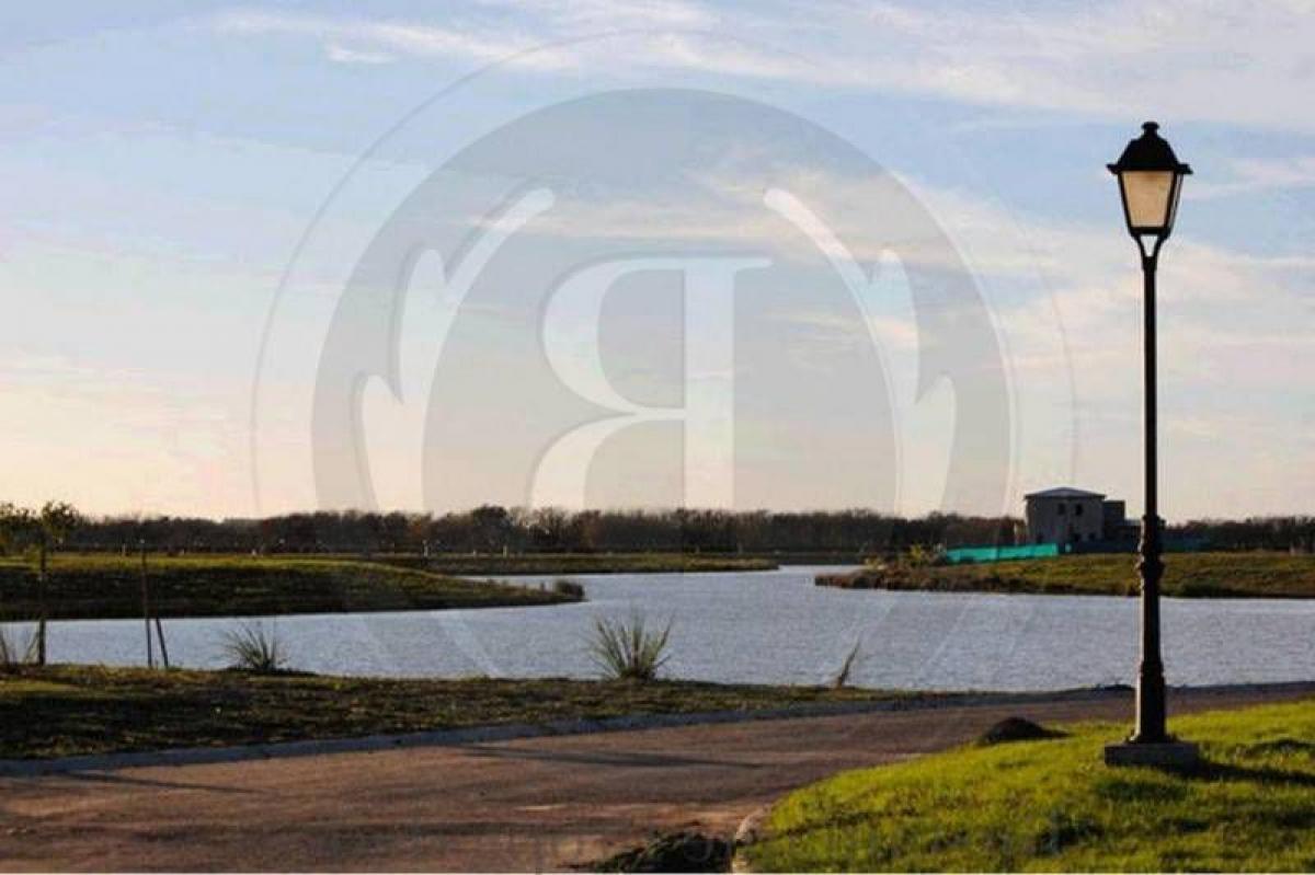  Land in Escobar, Argentina No. 114365