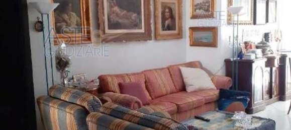 5 rooms Apartment in Naples, Italy No. 9964 4