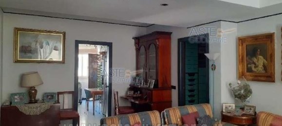 5 rooms Apartment in Naples, Italy No. 9964 3