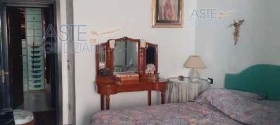 5 rooms Apartment in Naples, Italy No. 9964 6