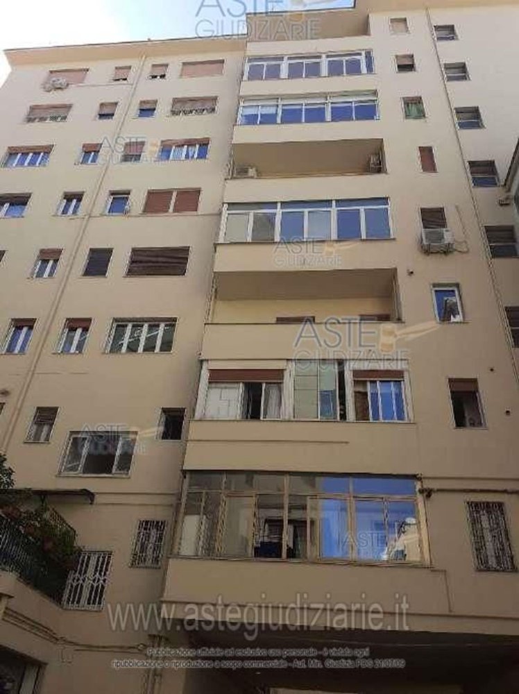 5 rooms Apartment in Naples, Italy No. 9964