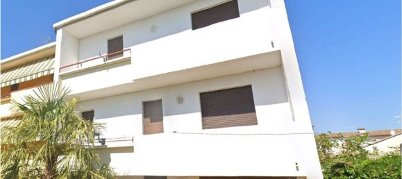 3 rooms Apartment in Giavera del Montello, Italy No. 213354 14
