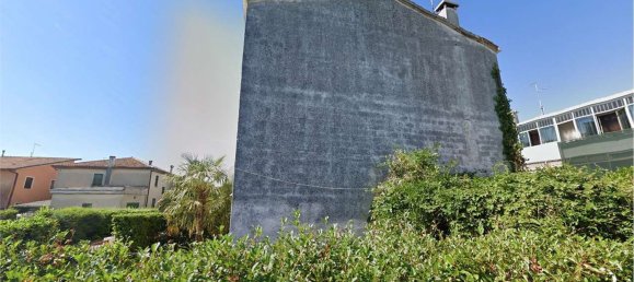 3 rooms Apartment in Giavera del Montello, Italy No. 213354 11