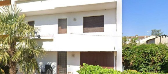 3 rooms Apartment in Giavera del Montello, Italy No. 213354 4